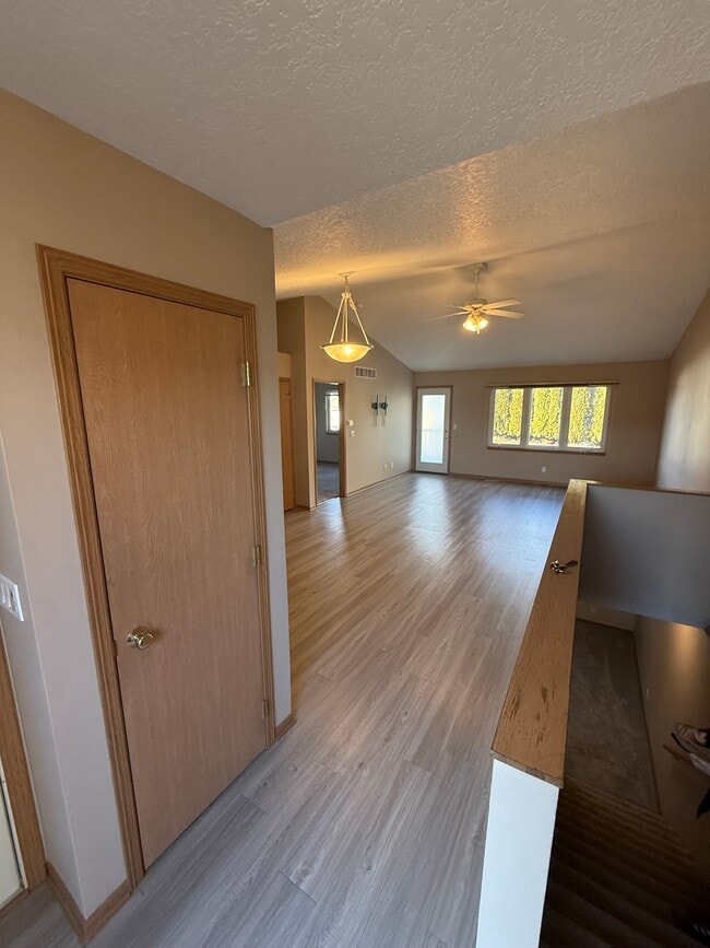 Photo - 4637 Twain St