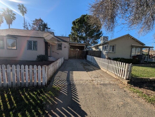 Photo - 3 Bedroom 1 Bath Near Redding Library