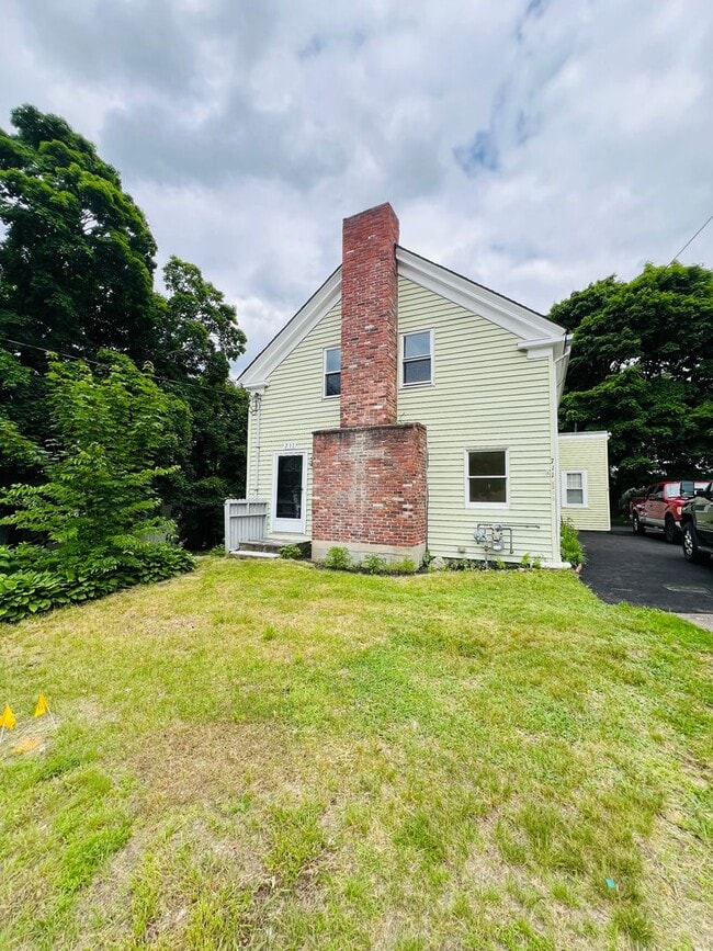 Photo - Large newly renovated single family home offering 4 bedrooms + a study and 3 full baths