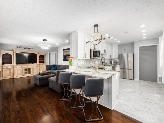 Photo - 2545 Vanderberg Ave