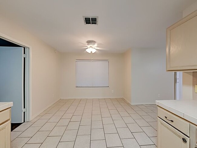 Photo - No Application Fees* $500 Off 1st Month Rent*