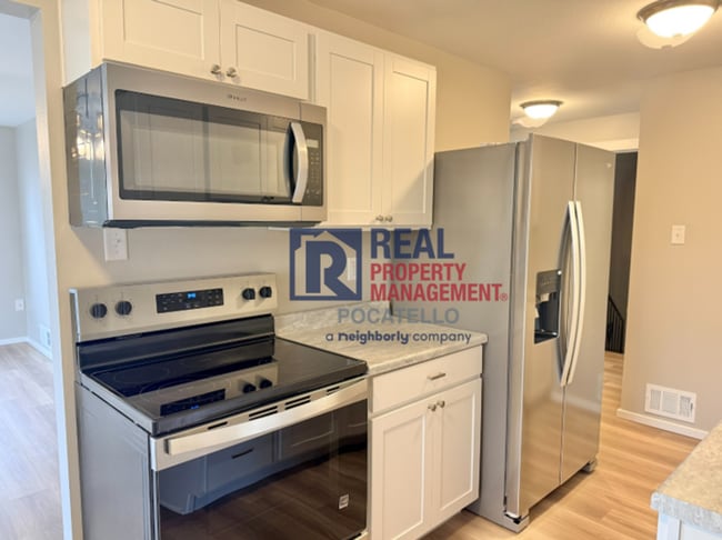 Photo - 3 Bedroom 1 Bath Apartment - newly remodeled