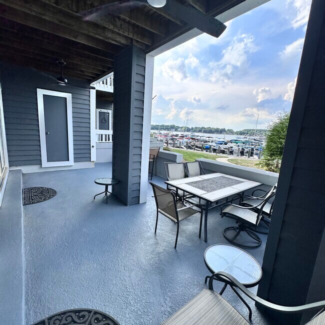 Double deck - 18713 Vineyard Point Ln Unit Lakefront Ground Floor 2B