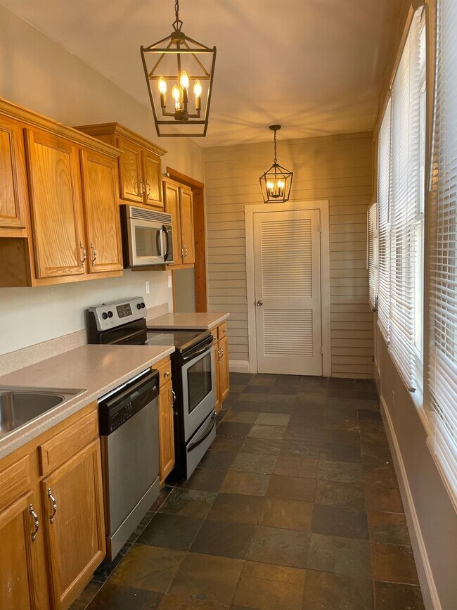 228 E Henry St Unit 228 E Henry A