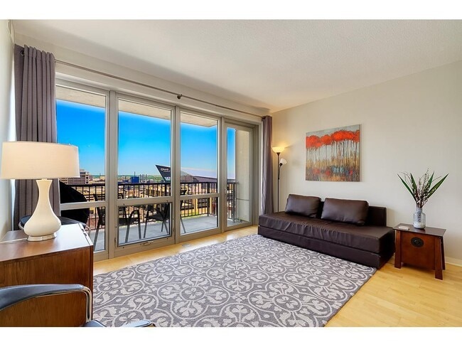 Building Photo - 929 Portland Ave Unit 1702