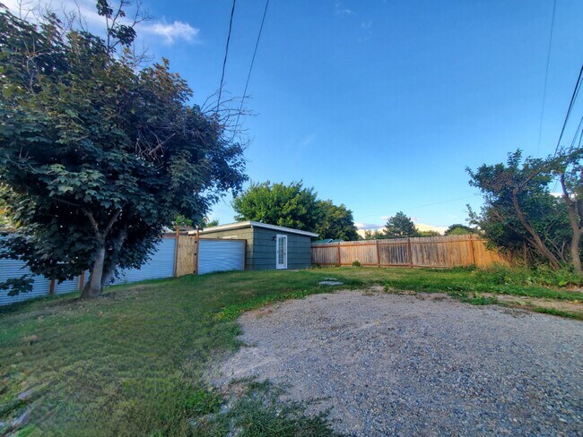 1104 6th St W Unit A