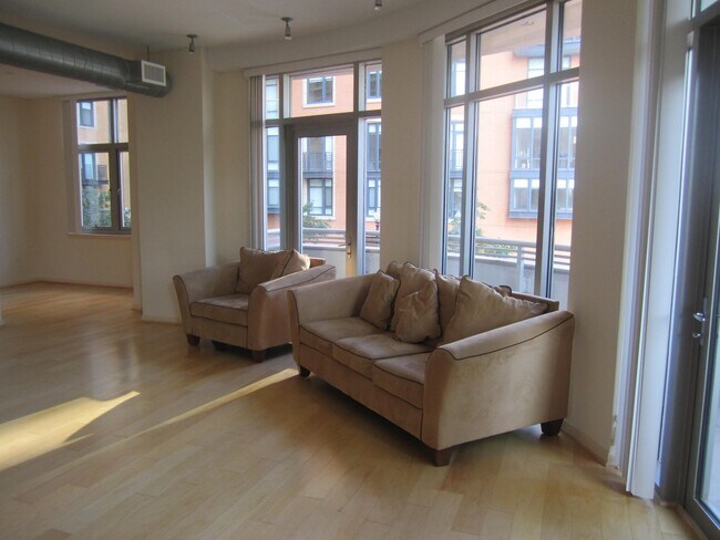 Photo - 811 4th St NW