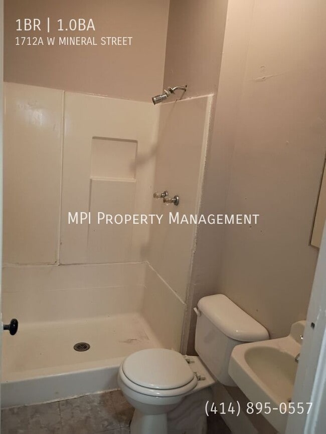 Photo - 1712A W Mineral St