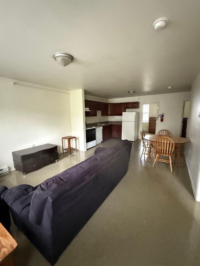 Photo - 305 E 1st St