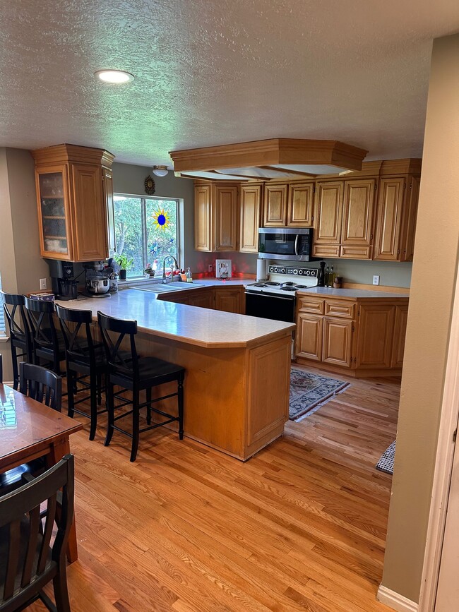 Photo - 63 W 2950 N St