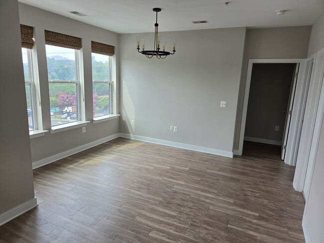 Building Photo - 989 S Buchanan St Unit 325