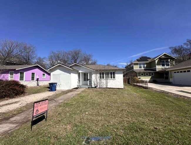 Building Photo - 1 Bedroom Home with Large Backyard on North Loop!