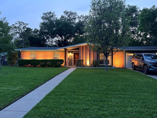 Photo - RENOVATED 3-BEDROOM IN NORTHWOOD