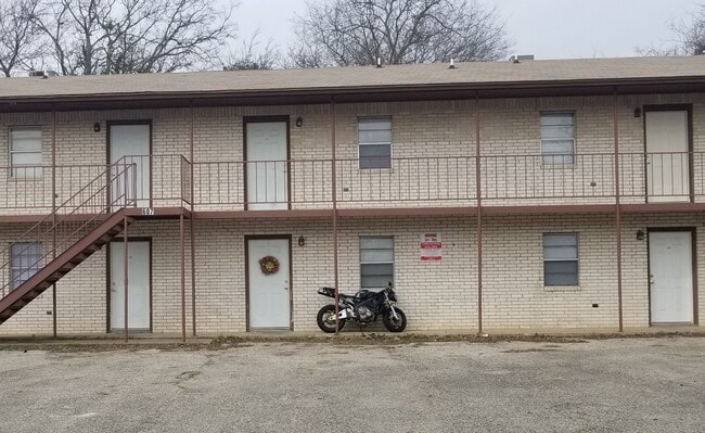 Photo - 607 N 20th St Apartments Unit #202