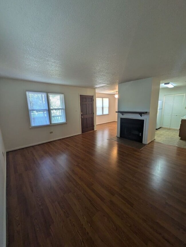 2BD/2BA Unit at LakePointe