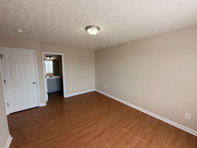 Photo - 223 Ridgewood Dr