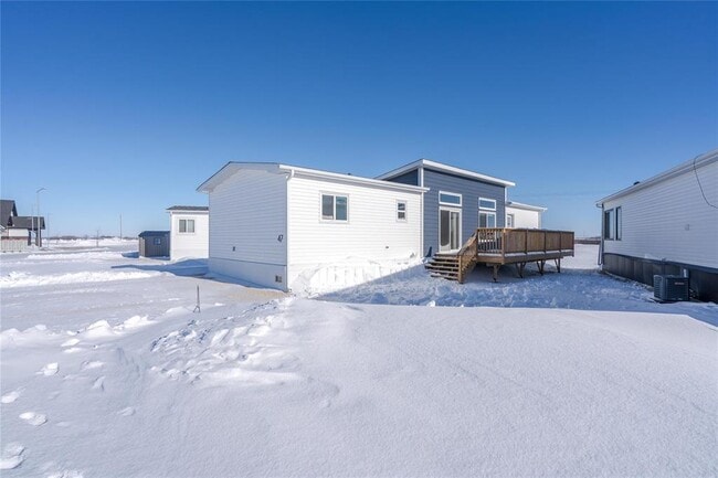 Photo - 47 Prairie Oak Dr