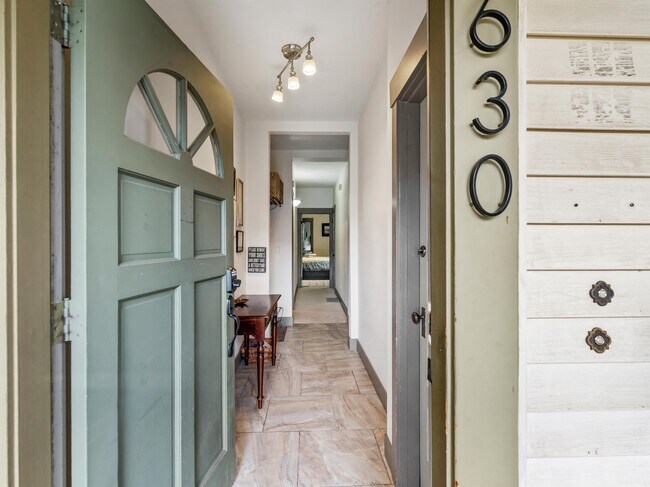 Photo - 630 SE 18th Ave