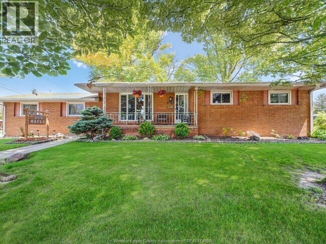 Photo - 305 Maple Ave