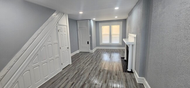 Photo - 244 W Douglass St