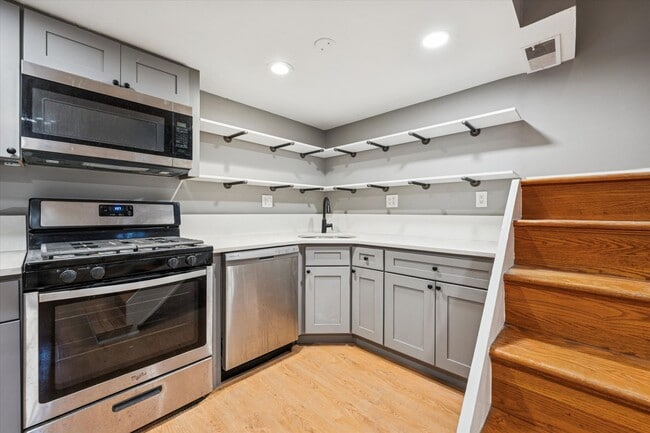 Building Photo - 2034 Mt Vernon St Unit 1F