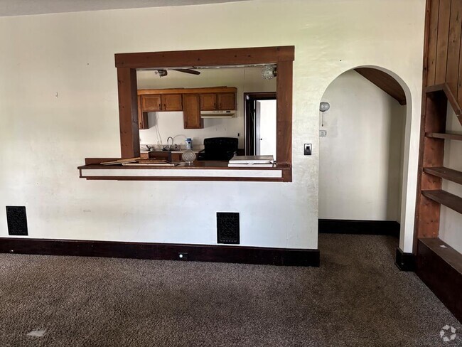 Building Photo - 648 S Ankeny Ave Rental