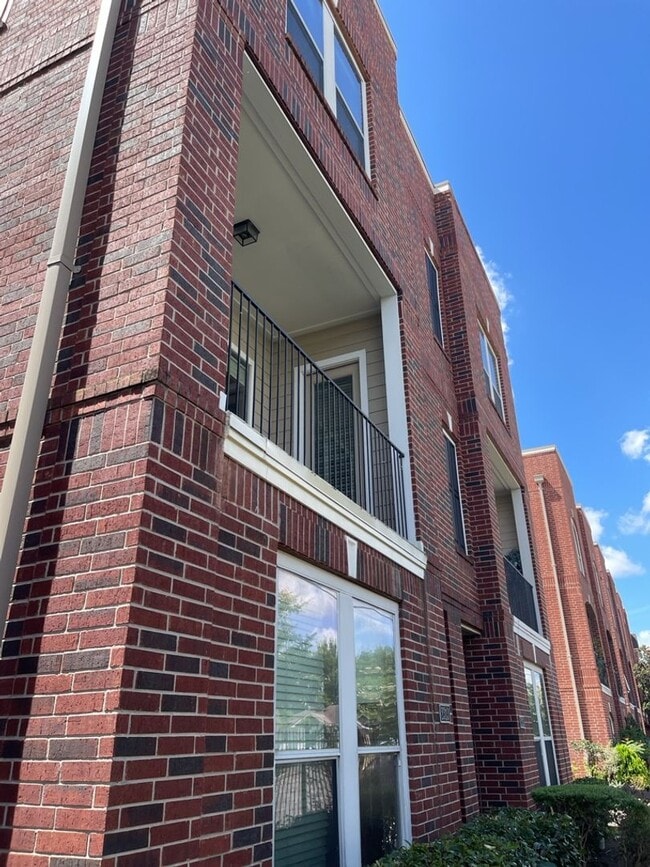 Building Photo - 2313 Hutchins St Rental