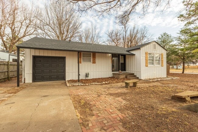 Building Photo - Beautiful 3 bedroom 2 bath, Available Now!! Rental