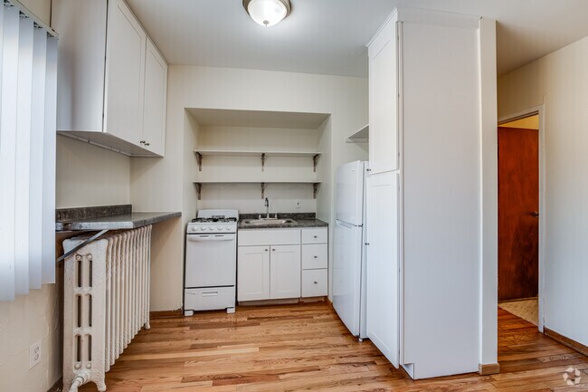 1917 Colfax Ave S - 1BR, 1BA - 550SF - Kitchen