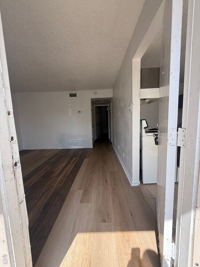 407 W Ave E Unit 2
