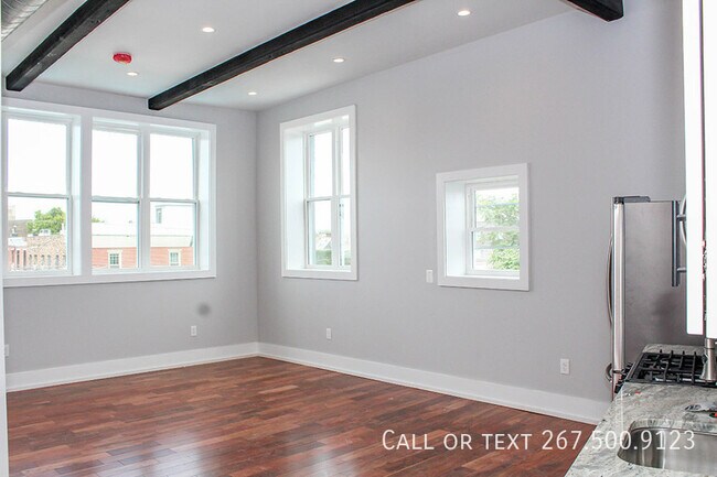 Building Photo - 1025 E Montgomery Ave Unit 2