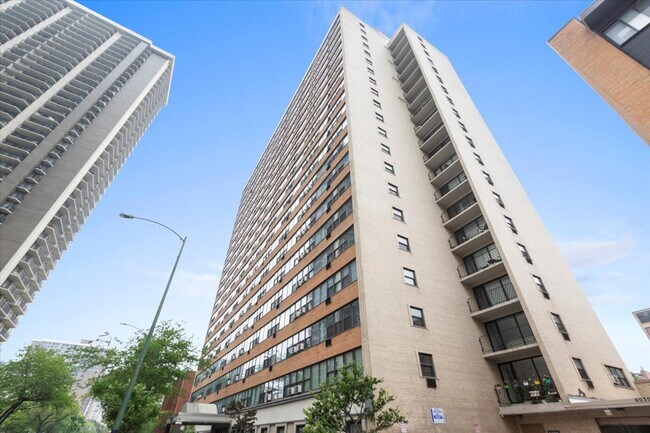 Photo - 6030 N Sheridan Rd Condo Unit 2112