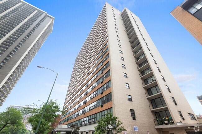 Building Photo - 6030 N Sheridan Rd Unit 2112 Rental