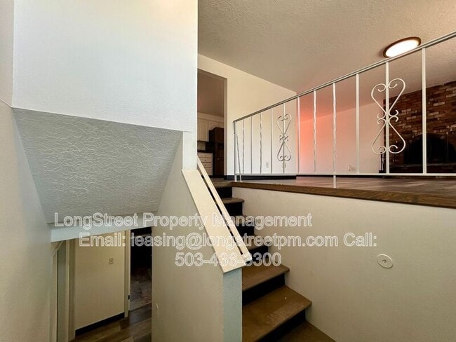 Photo - 794 SW Orchard Pl