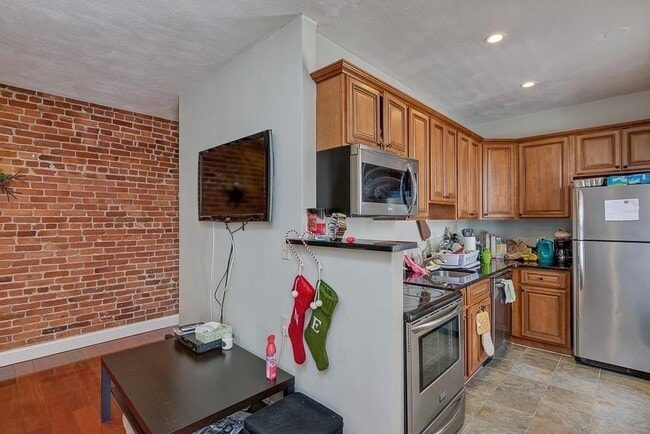 Photo - NO FEE - Renovated Two Bed Near Northeastern