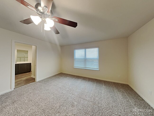 Photo - 921 Mallorie Ln