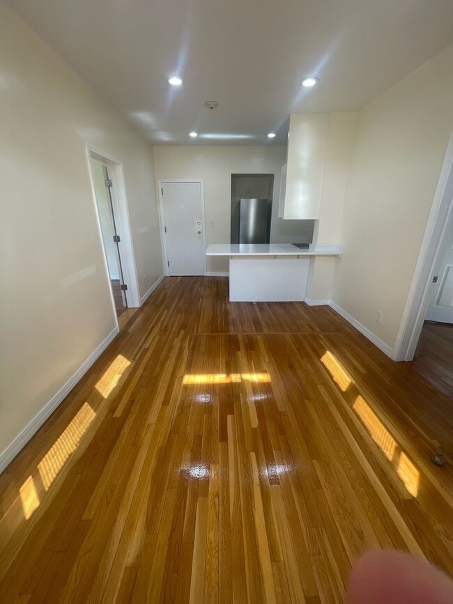 9/1 Renovated 2BR in elevator building nea... - 9/1 Renovated 2BR in elevator building nea... Rental