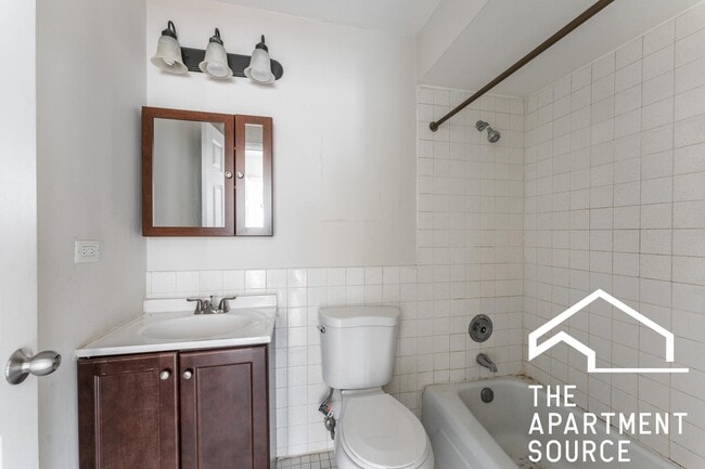 Photo - 5851 N Winthrop Ave Unit 305