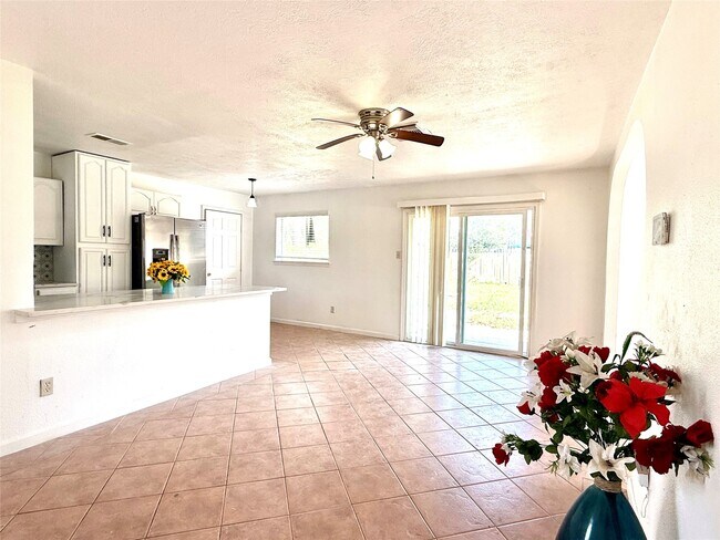 Photo - 9350 Guywood St