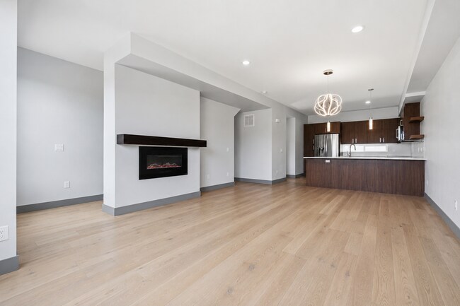Photo - 2-Bed/2.5 Bath Townhouse with 2 car garage! Upper level deck with views!