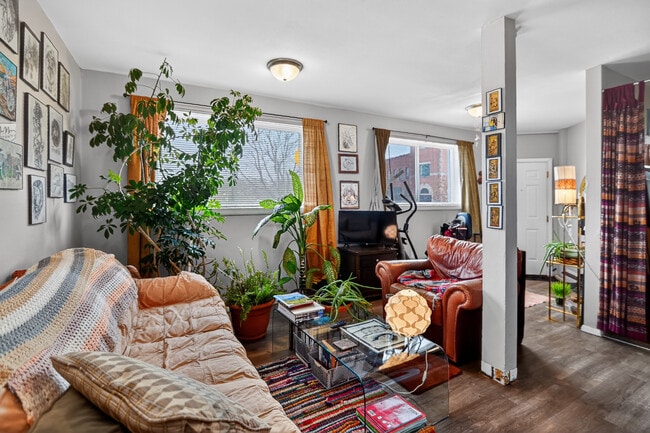 Photo - 203 S Main St