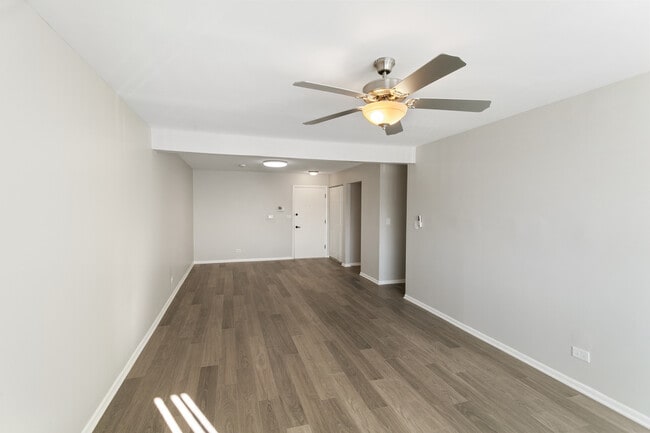 Photo - 705 S Milwaukee Ave