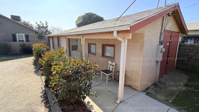 Photo - Studio apartment near Central Park at Mill Creek and many businesses.