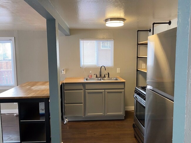 Photo - Little cottage nestled in a street surrounded with natural setting in Fremont Niles area , Availa...