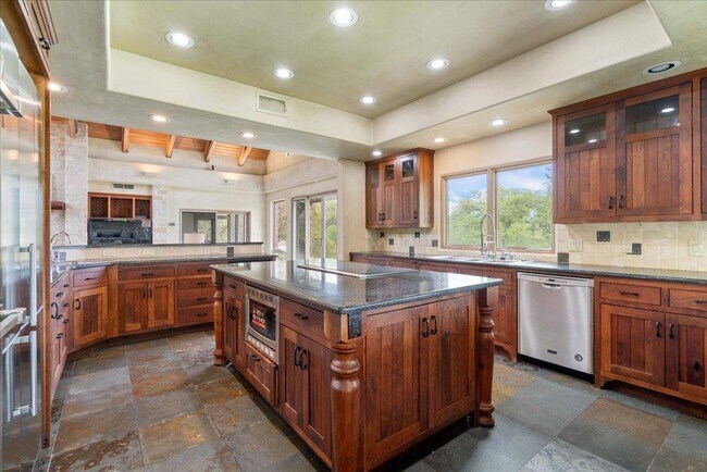 24736 Travis Lakeside Cove