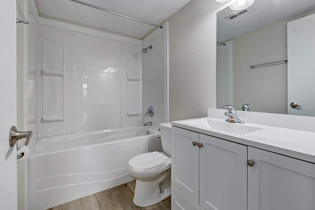 Photo - Geneva Apartments