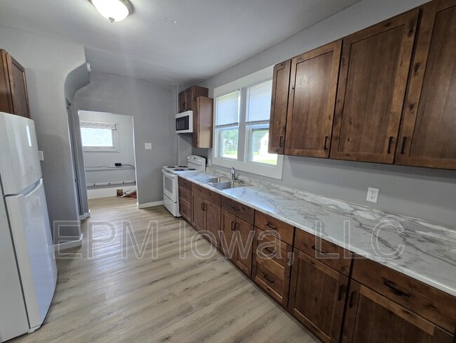 Building Photo - 1901 Johnson Ave NW Rental
