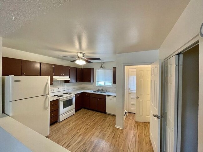 Photo - Beautiful 2 Bedroom Town Home!