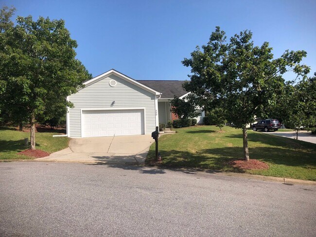 Photo - Darling 3br2ba ranch home with 2 car garage!