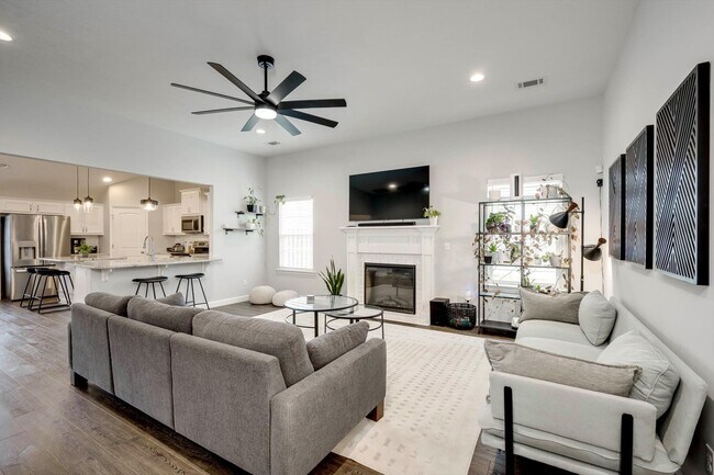 Photo - 858 Goodale Dr